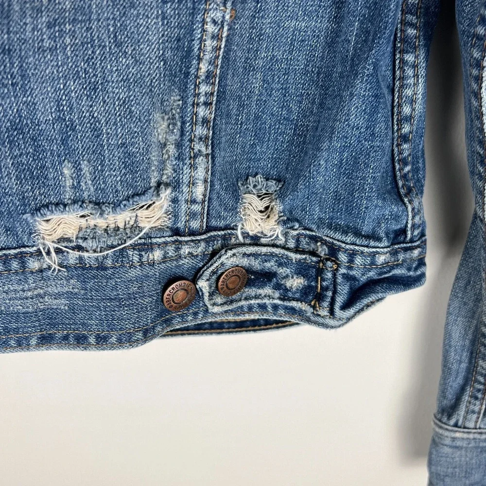 Abercrombie & Fitch Distressed Denim Jean Jacket Girls Size Medium‎ 17.5x20.5